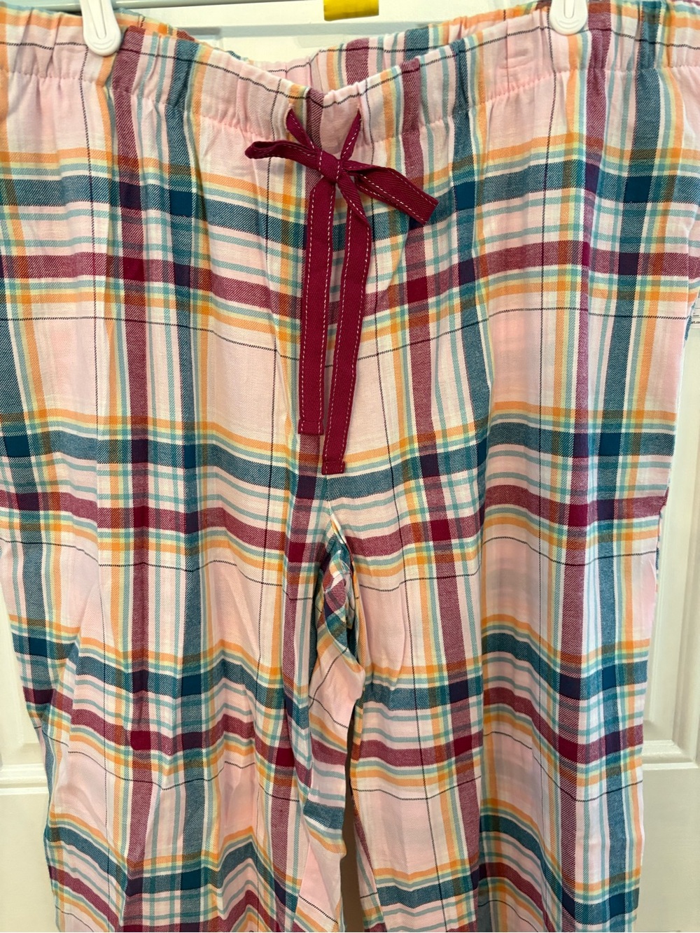 Woman’s XL Short-Sleeve Pajama Set with Plaid Bottoms - Picture 3 of 10